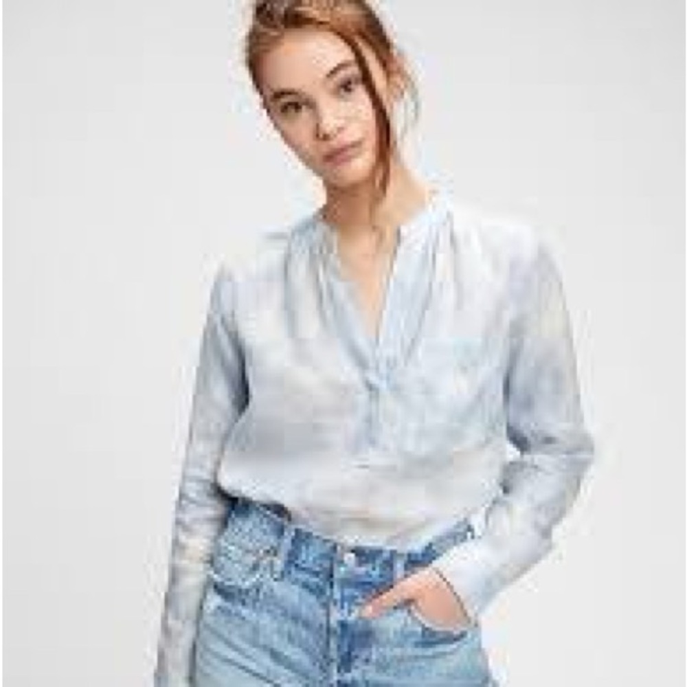 GAP Women’s size Medium Light Blue 100% Linen Popover Blouse Shirt